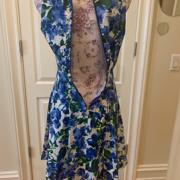 Size 4 Floral Cocktail Vintage Inspired Sundress - Picture 2 of 2